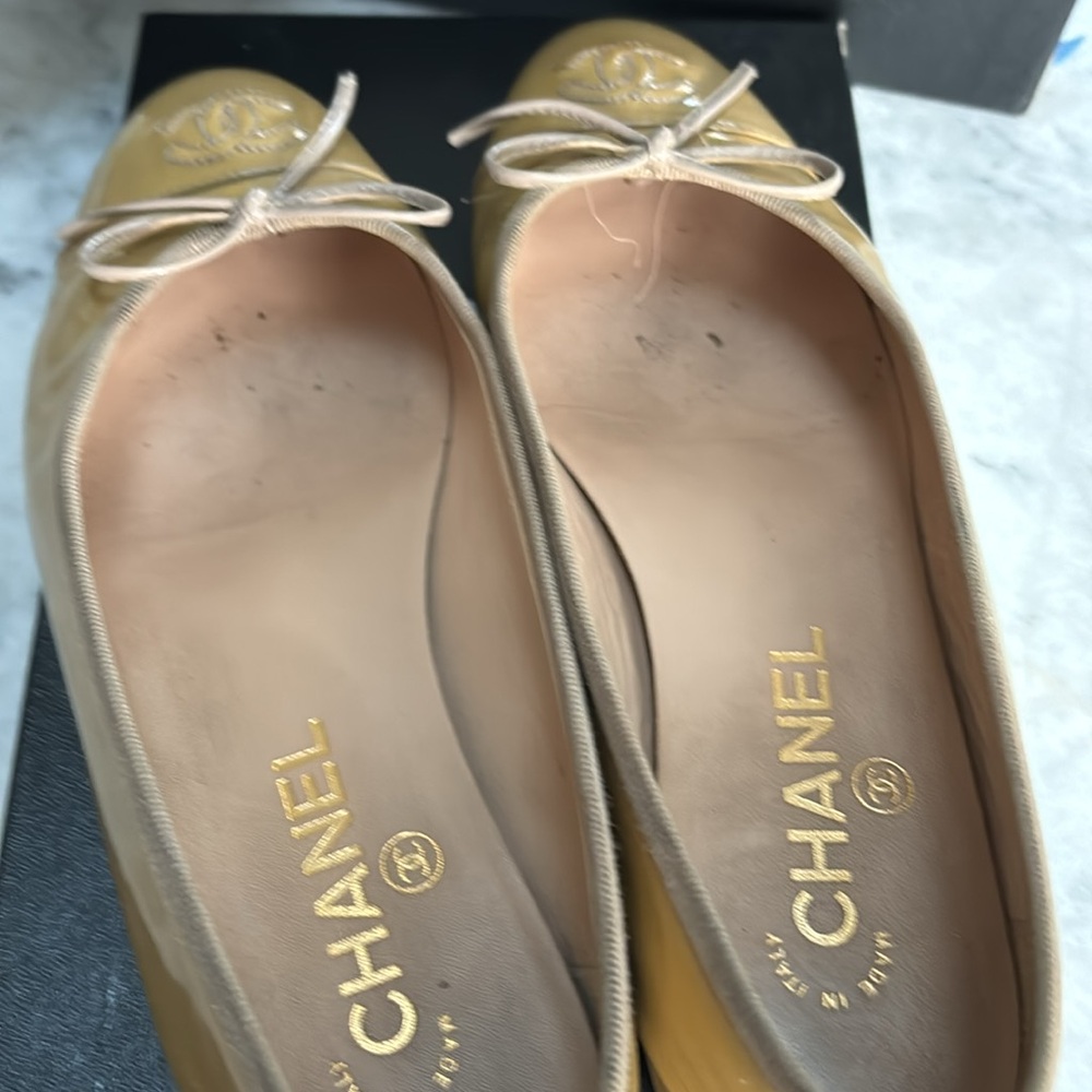 CHANEL patent calfskin ballerina  flats size 37 in beige pat - Picture 9 of 16